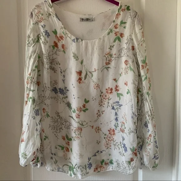 Floral silk blouse perfect for spring - Picture 1 of 6